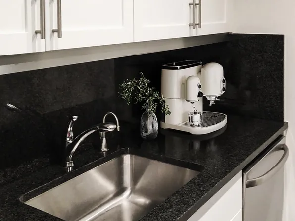 1385 York Avenue image 5 of 10