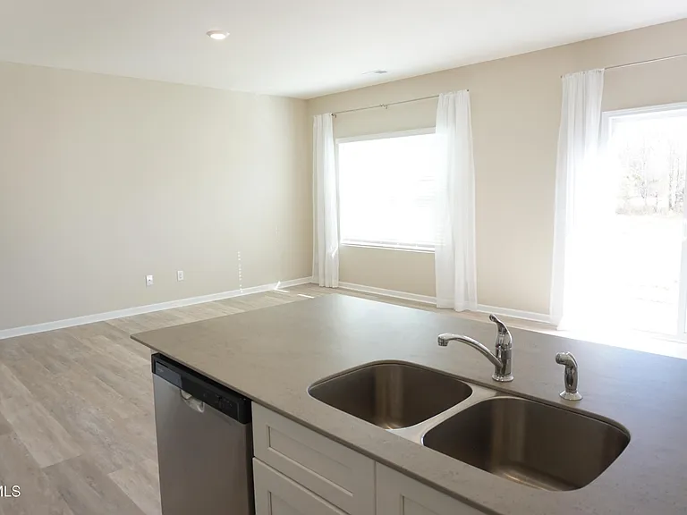 1023 Saylors Pl — Photo 9