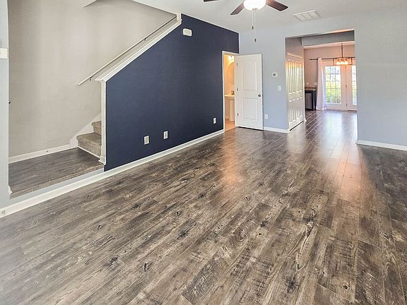 2nd image of 220 Jenna Lee Cir