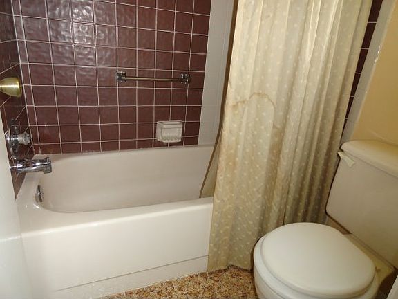 3rd image of 3086 Sir Hamilton Cir #1