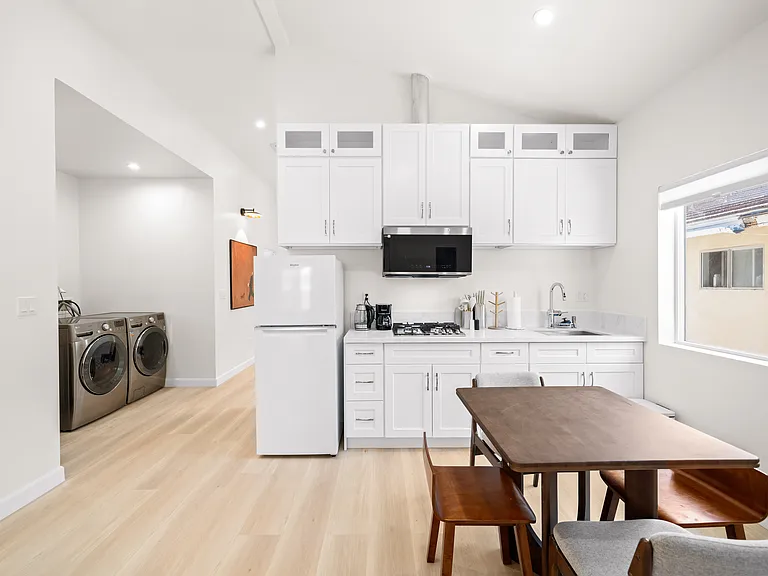 1316 S Raleo Ave — Photo 6