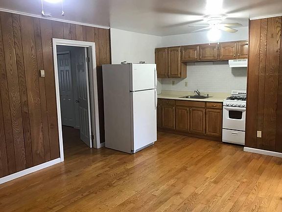 2nd image of 2717 Quinlan St