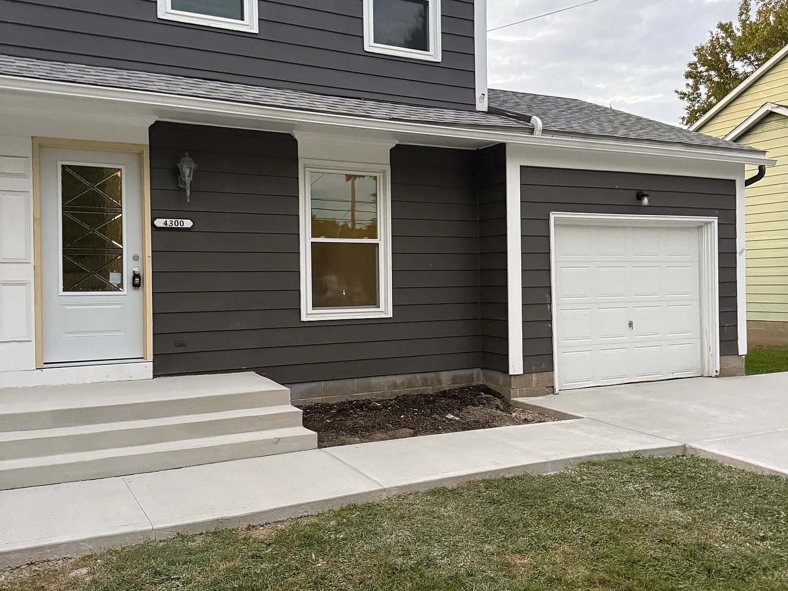 2 bed, 1.5 bath, 1904 sqft, $1,500 — Photo 2
