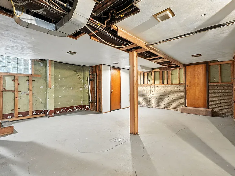 3229 Beacon Hill Ave — Photo 24