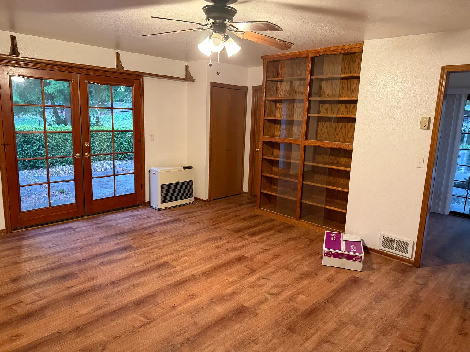 3 bed, 2.5 bath, 2024 sqft, $2,700 — Photo 2