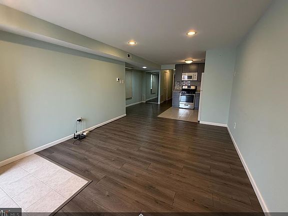 3rd image of 606 Hazell Ln