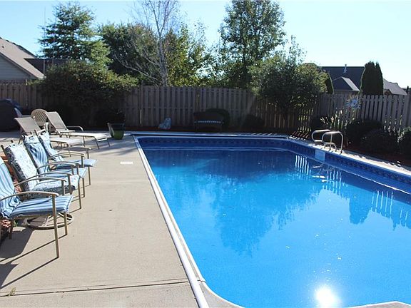 2nd image of 1297 Rosewood Ln