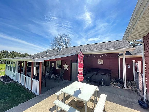 Covered sun porches/hot tub