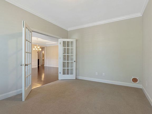 4th image of 225 Oakenshaw Dr
