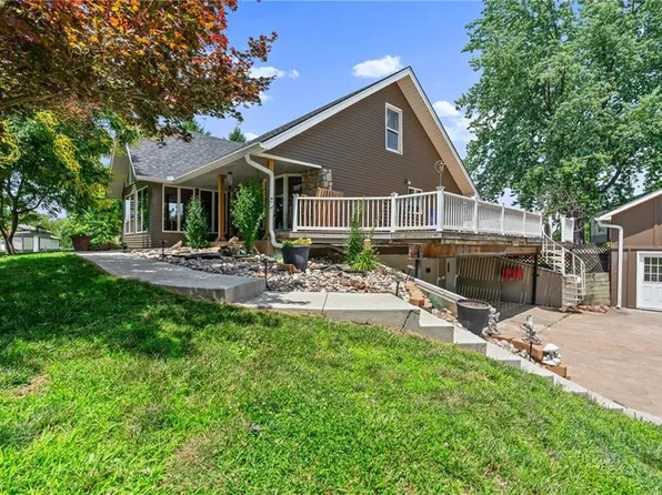 8901 Stillhouse Rd, Liberty, MO 64068