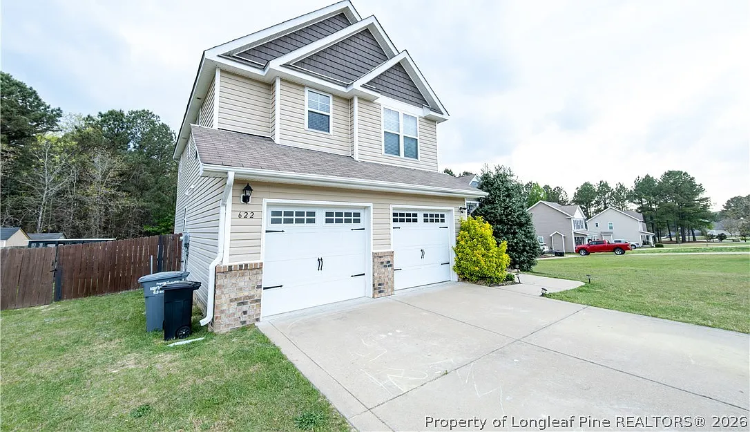 3 bed, 2.5 bath, 1647 sqft, $2,100 — Photo 2