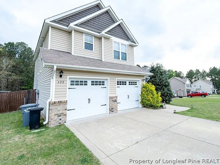622 Omaha Dr — Photo 2