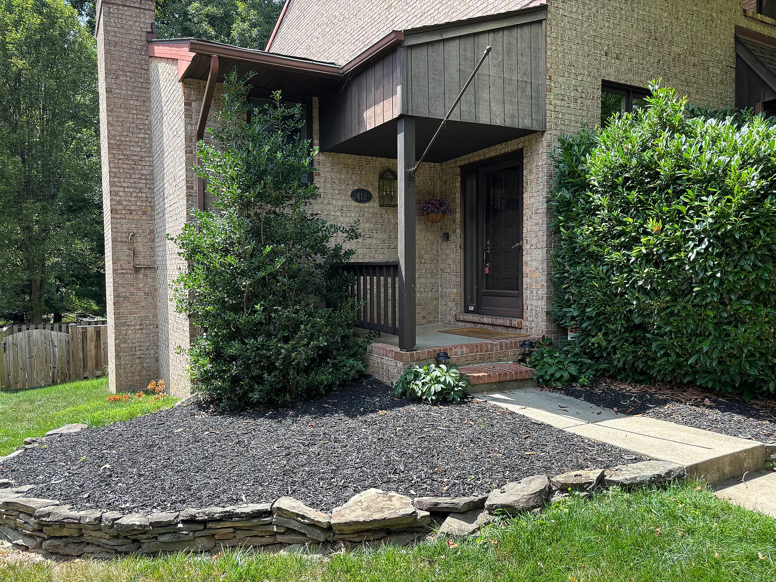 3 bed, 2588 sqft, $3,200 — Photo 2