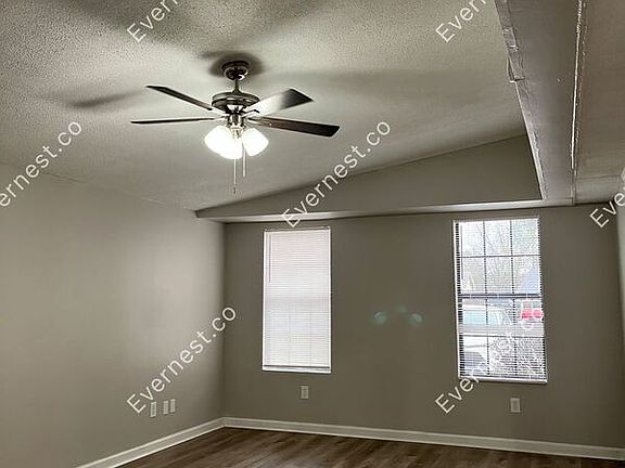 4th image of 952 Millcreek Pl