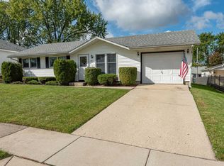 450 Arnold Ave, Romeoville, IL 60446