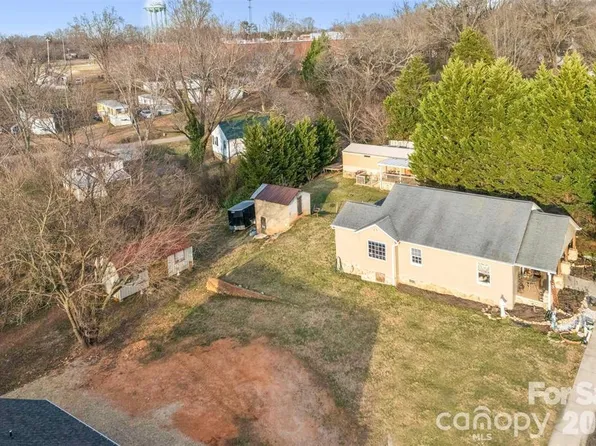 1554 7th Avenue Dr SW #2D, Hickory, NC 28602