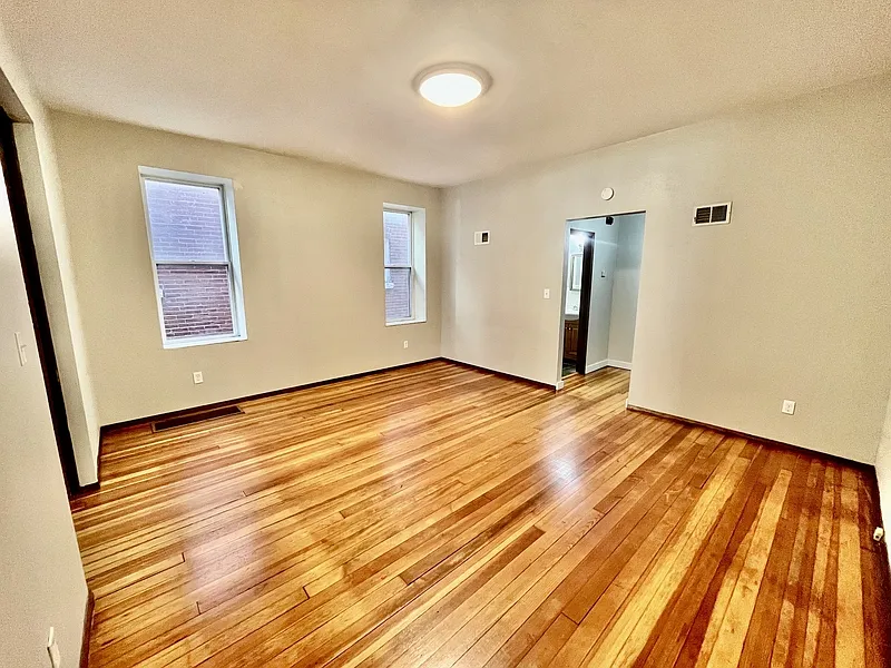 1 bed, 1.0 bath, $895 — Photo 3