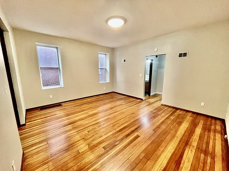 3220 Cherokee St — Photo 3