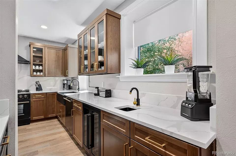 1st image of 3937 W 66th Pl