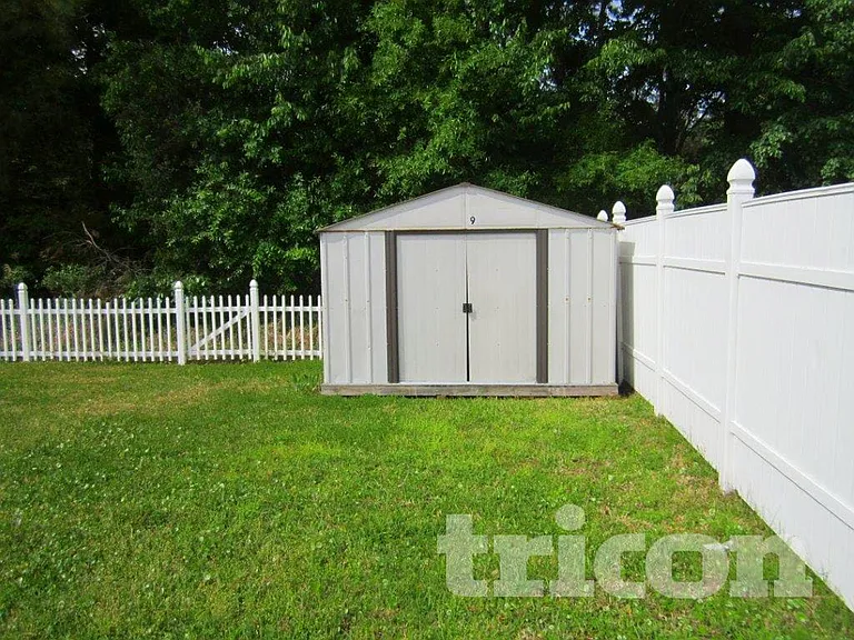 2762 Archer St — Photo 15