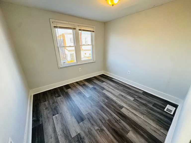 1850 E Monmouth St — Photo 13