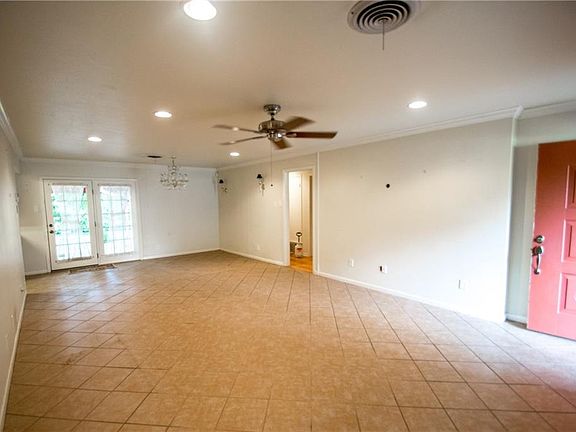 4th image of 1114 Hillside Dr