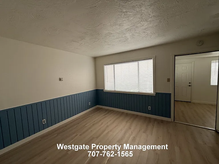 360 E School St — Photo 5