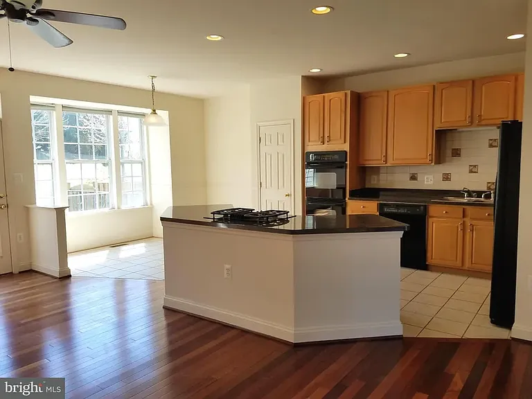 825 Bluefield Sq NE — Photo 8