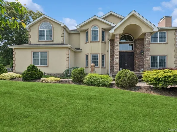 4 Nadia Court, Smithtown, NY 11787