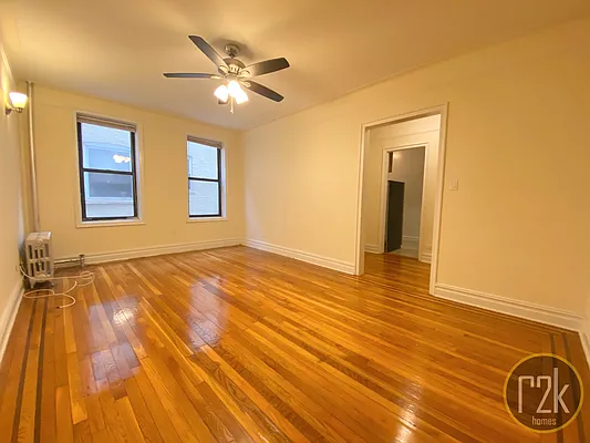 Rented by Realty 2000 Corp | media 8