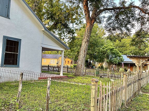 4th image of 1105 Alamo St