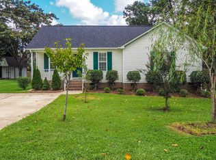 1029 S Fieldhaven Dr, Fuquay Varina, NC 27526