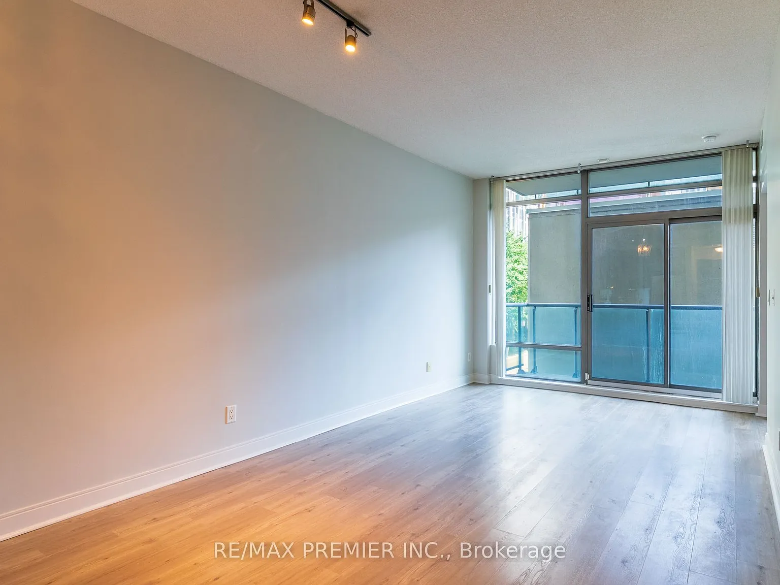 2 bed, $2,600 — Photo 4
