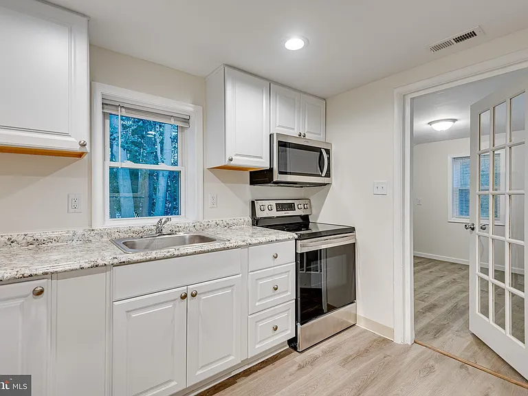 1558 Bay Head Rd — Photo 13