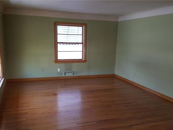 3rd image of 3010 Stanfield Dr