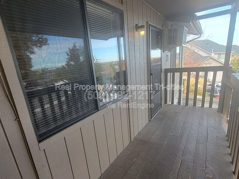 1102 S Olympia Pl #D — Photo 2