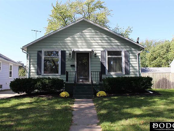 3rd image of 2025 N Clarkson St