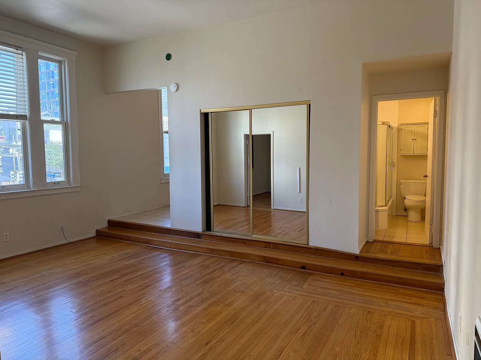 1 bed, $4,000 — Photo 1