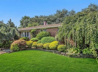 11 Donald St, Roslyn Heights, NY 11577