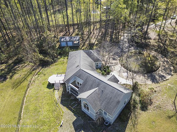 4th image of 321 Louis Ln