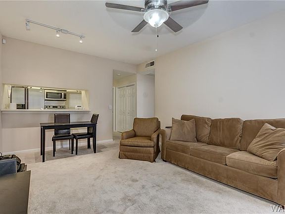 4th image of 708 11th St APT 220