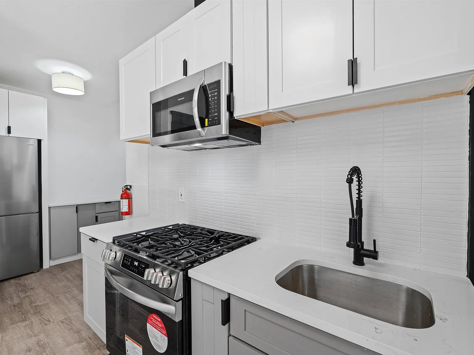 2 bed, 1.0 bath, $1,995 — Photo 2