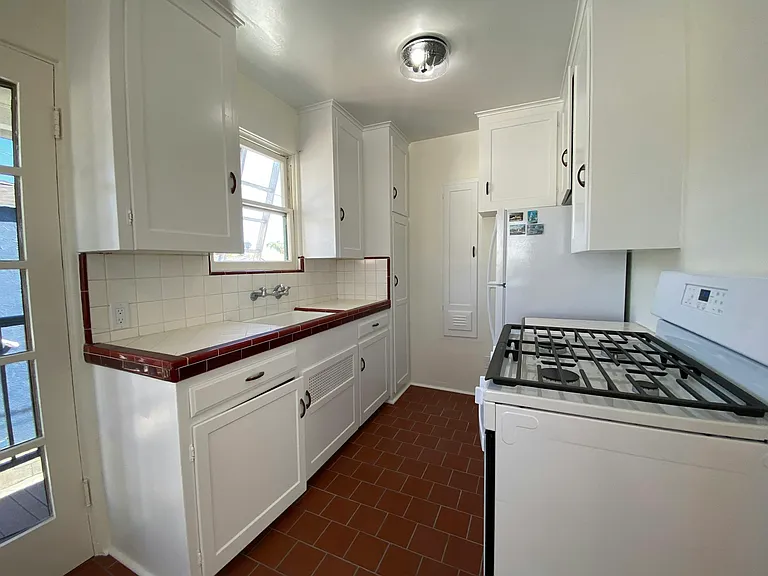 2815 Capps St — Photo 6