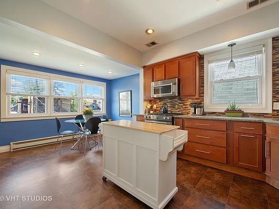 4th image of 2524 N Lawndale Ave #2