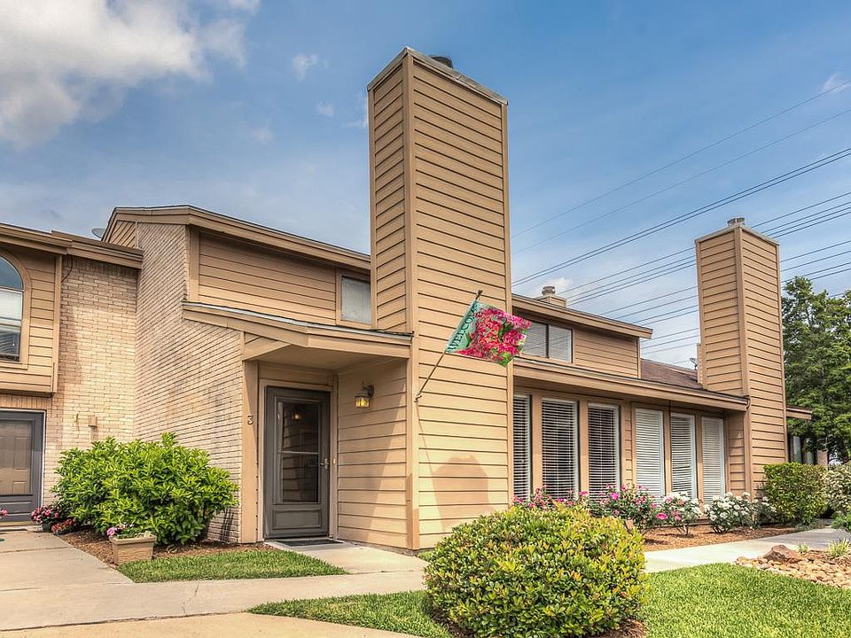 1st image of 10811 Greenwillow Dr #3