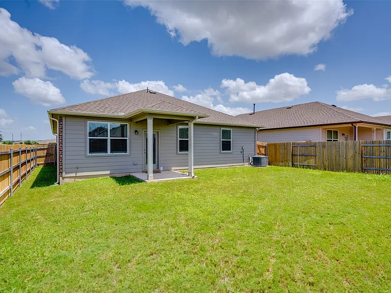 102 Rainmaker Cv — Photo 33