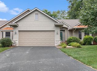 6096 Northridge Hills Dr, Brighton, MI