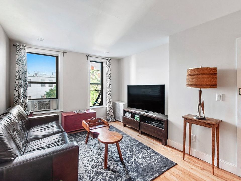 1st image of 18 Tiffany Pl APT 3L
