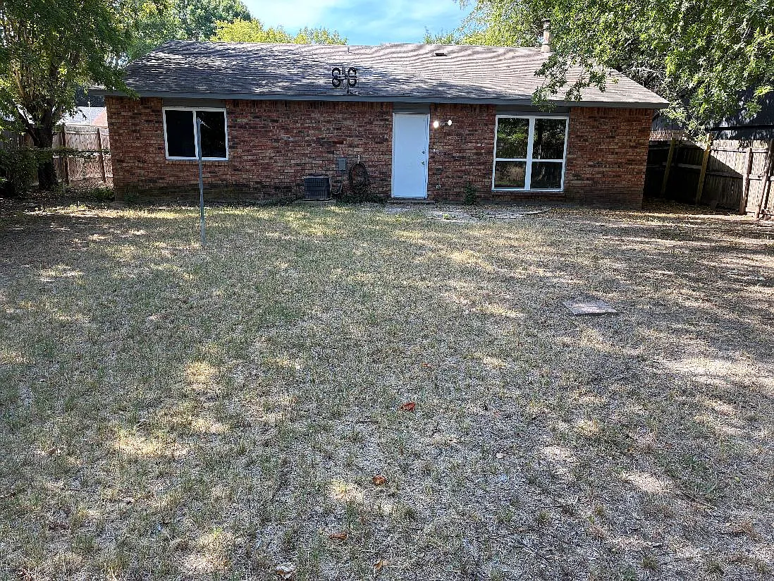 3 bed, 1500 sqft, $1,975 — Photo 2