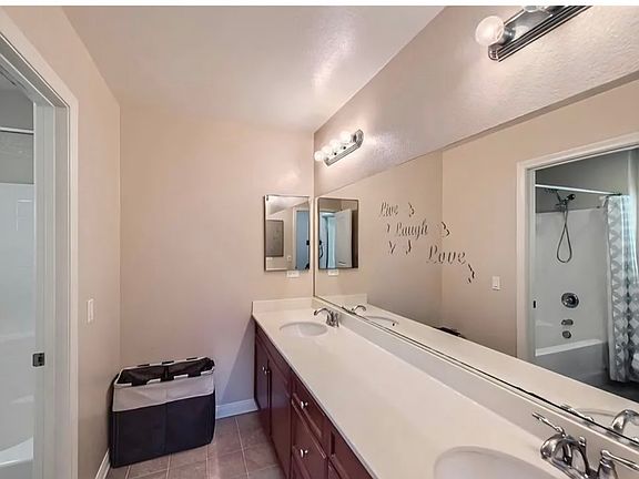 5th image of 1683 Kincaid Ave #1